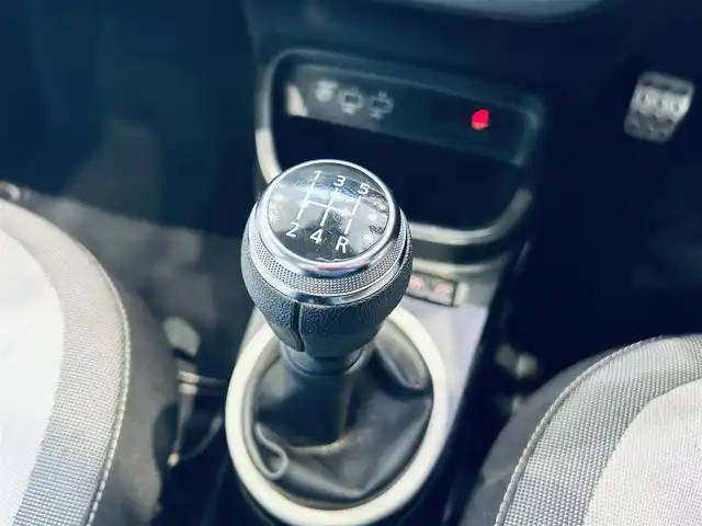 ルノー トゥインゴ S 大阪府 2020(令2)年 3万km 緑 純正ディスプレイオーディオ/applecarplay/バックカメラ/AUX/USB/Bluetooth/15インチホイール/レーンアシスト/オートライト/リモコンキー/クリアランスソナー/クルーズコントロール/アイドリングストップ