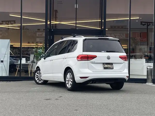 フォルクスワーゲン ゴルフ トゥーラン TSI コンフォートライン 福岡県 2018(平30)年 8.4万km 白 ・アダプティブクルーズコントロール/・純正メモリーナビ/USB/Bluetooth/CD/DVD/AUX/AppleCarPlay/・バックカメラ/・ドライブレコーダー/・フルセグ/・ETC/・純正16AW/・LEDライト/・オートライト