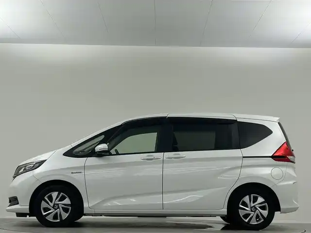 ホンダ フリード ハイブリット G ホンダセンシング 埼玉県 2020(令2)年 0.7万km プラチナホワイトパール 純正ナビ　Ｂｌｕｅｔｏｏｔｈ　バックカメラ　前後ドライブレコーダー　クルーズコントロール　レーンキープアシスト　両側パワースライドドア　シートヒーター　ステアリングスイッチ　ＥＴＣ　オートライト