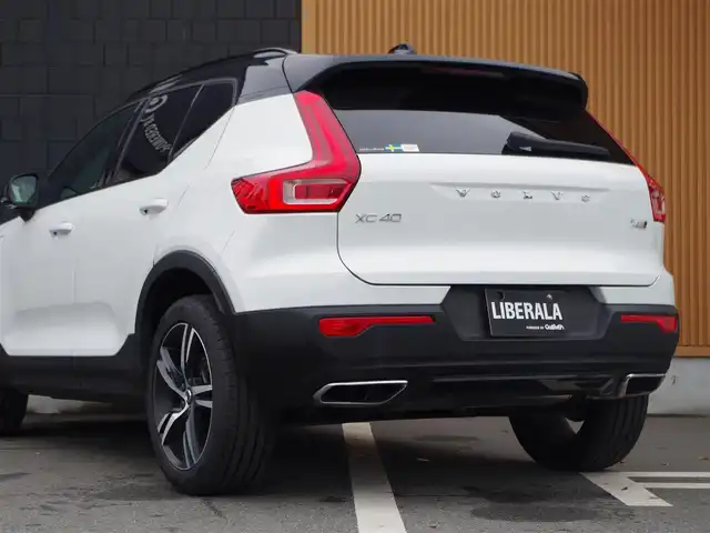 ボルボ ＸＣ４０ T4 AWD Rデザイン 埼玉県 2020(令2)年 2.9万km クリスタルホワイトP ブラックハーフレザーシート /アダプティブクルーズコントロール /インテリセーフ /CarPlay /パークセンサー /ブラインドスポットモニター /全周囲カメラ /純正ナビ /ETC /ドラレコ /フルセグTV /全席シートHI /ステアリングヒーター/ワイヤレス充電