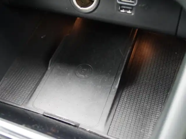 ボルボ ＸＣ４０ T4 AWD Rデザイン 埼玉県 2020(令2)年 2.9万km クリスタルホワイトP ブラックハーフレザーシート /アダプティブクルーズコントロール /インテリセーフ /CarPlay /パークセンサー /ブラインドスポットモニター /全周囲カメラ /純正ナビ /ETC /ドラレコ /フルセグTV /全席シートHI /ステアリングヒーター/ワイヤレス充電
