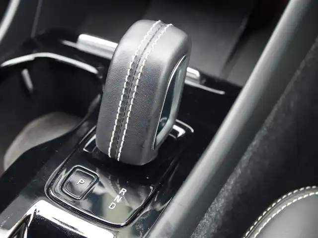 ボルボ ＸＣ４０ T4 AWD Rデザイン 埼玉県 2020(令2)年 2.9万km クリスタルホワイトP ブラックハーフレザーシート /アダプティブクルーズコントロール /インテリセーフ /CarPlay /パークセンサー /ブラインドスポットモニター /全周囲カメラ /純正ナビ /ETC /ドラレコ /フルセグTV /全席シートHI /ステアリングヒーター/ワイヤレス充電
