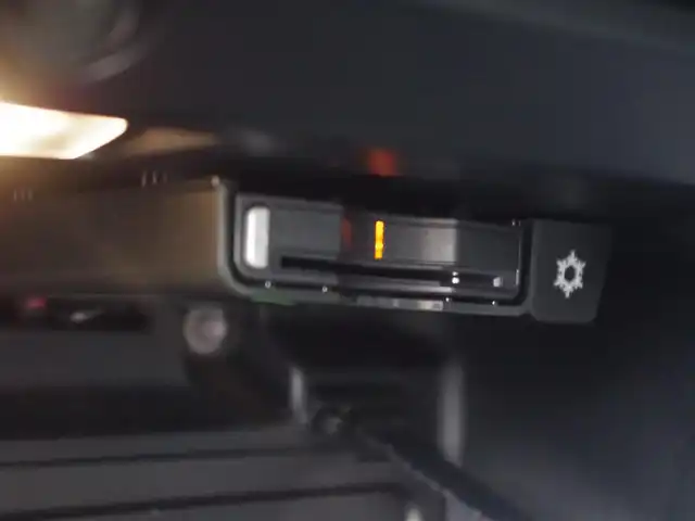 ボルボ ＸＣ４０ T4 AWD Rデザイン 埼玉県 2020(令2)年 2.9万km クリスタルホワイトP ブラックハーフレザーシート /アダプティブクルーズコントロール /インテリセーフ /CarPlay /パークセンサー /ブラインドスポットモニター /全周囲カメラ /純正ナビ /ETC /ドラレコ /フルセグTV /全席シートHI /ステアリングヒーター/ワイヤレス充電