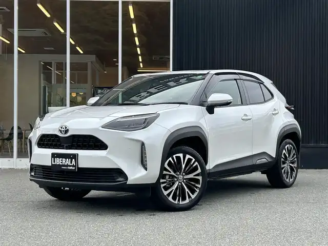トヨタ ヤリスクロス Z 福岡県 2024(令6)年 0.4万km プラチナホワイトパールマイカ レーダークルーズコントロール/レーンキープアシスト/ブラインドスポットモニター/純正メモリナビ/Bluetooth/フルセグTV/バックカメラ/全方位カメラ/LEDヘッドライト/オートハイビーム/前後コーナーセンサー/ドライブレコーダー/純正18インチアルミホイール/取扱説明書/保証書/スペアキー×1