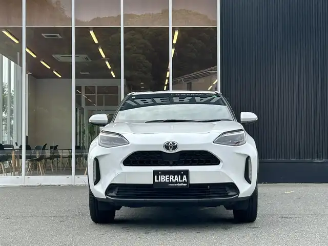 トヨタ ヤリスクロス Z 福岡県 2024(令6)年 0.4万km プラチナホワイトパールマイカ レーダークルーズコントロール/レーンキープアシスト/ブラインドスポットモニター/純正メモリナビ/Bluetooth/フルセグTV/バックカメラ/全方位カメラ/LEDヘッドライト/オートハイビーム/前後コーナーセンサー/ドライブレコーダー/純正18インチアルミホイール/取扱説明書/保証書/スペアキー×1