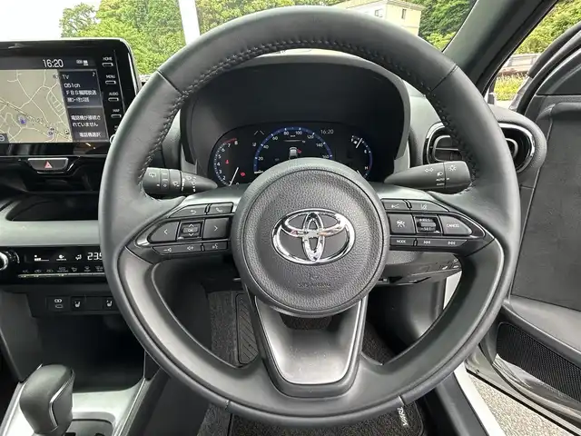 トヨタ ヤリスクロス Z 福岡県 2024(令6)年 0.4万km プラチナホワイトパールマイカ レーダークルーズコントロール/レーンキープアシスト/ブラインドスポットモニター/純正メモリナビ/Bluetooth/フルセグTV/バックカメラ/全方位カメラ/LEDヘッドライト/オートハイビーム/前後コーナーセンサー/ドライブレコーダー/純正18インチアルミホイール/取扱説明書/保証書/スペアキー×1
