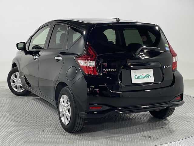 日産 ノート e－パワー X 広島県 2017(平29)年 5.5万km スーパーブラック 純正ナビ/アラウンドビューモニター/インテリジェントルームミラー/エマージェンシーブレーキ/車線逸脱防止支援/踏み間違い衝突防止アシスト/LEDヘッドランプ/ETC/スマートキー