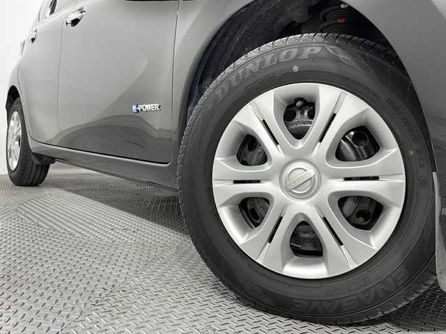 日産 ノート e－パワー X 広島県 2017(平29)年 5.5万km スーパーブラック 純正ナビ/アラウンドビューモニター/インテリジェントルームミラー/エマージェンシーブレーキ/車線逸脱防止支援/踏み間違い衝突防止アシスト/LEDヘッドランプ/ETC/スマートキー