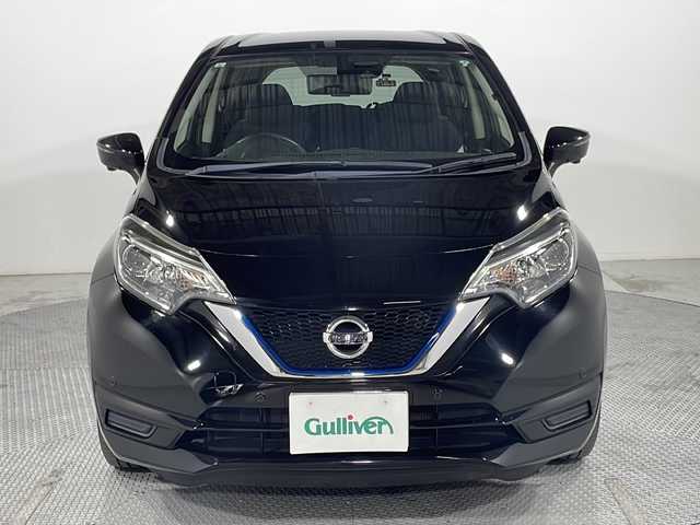 日産 ノート e－パワー X 広島県 2017(平29)年 5.5万km スーパーブラック 純正ナビ/アラウンドビューモニター/インテリジェントルームミラー/エマージェンシーブレーキ/車線逸脱防止支援/踏み間違い衝突防止アシスト/LEDヘッドランプ/ETC/スマートキー