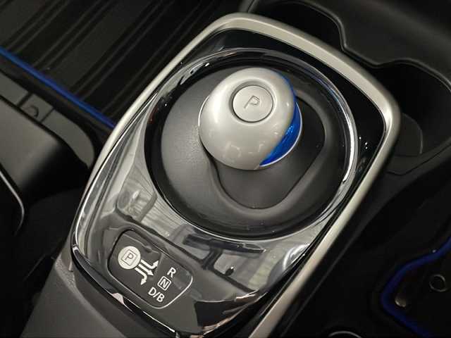 日産 ノート e－パワー X 広島県 2017(平29)年 5.5万km スーパーブラック 純正ナビ/アラウンドビューモニター/インテリジェントルームミラー/エマージェンシーブレーキ/車線逸脱防止支援/踏み間違い衝突防止アシスト/LEDヘッドランプ/ETC/スマートキー