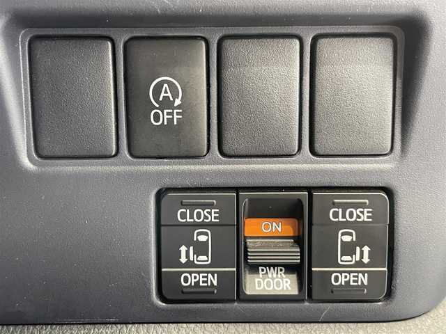 トヨタ ノア X 沖縄県 2014(平26)年 7.8万km ボルドーマイカメタリック (株)IDOMが運営する【じしゃロンコザ店】の自社ローン専用車両になりますこちらは現金またはオートローンご利用時の価格です。自社ローンご希望の方は別途その旨お申付け下さい/本土仕入れ　/純正ナビ　/フルセグＴＶ　/Ｂｌｕｅｔｏｏｔｈ接続　/ＥＴＣ　/両側パワースライドドア　/アイドリングストップ　/オートライト　/純正フロアマット　/モデリスタアルミホイール