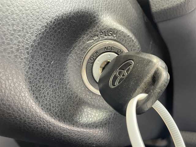 トヨタ ノア X 沖縄県 2014(平26)年 7.8万km ボルドーマイカメタリック (株)IDOMが運営する【じしゃロンコザ店】の自社ローン専用車両になりますこちらは現金またはオートローンご利用時の価格です。自社ローンご希望の方は別途その旨お申付け下さい/本土仕入れ　/純正ナビ　/フルセグＴＶ　/Ｂｌｕｅｔｏｏｔｈ接続　/ＥＴＣ　/両側パワースライドドア　/アイドリングストップ　/オートライト　/純正フロアマット　/モデリスタアルミホイール