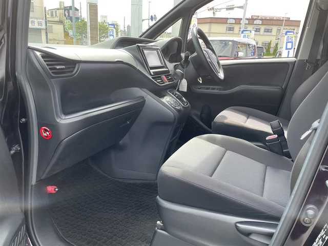 トヨタ ノア X 沖縄県 2014(平26)年 7.8万km ボルドーマイカメタリック (株)IDOMが運営する【じしゃロンコザ店】の自社ローン専用車両になりますこちらは現金またはオートローンご利用時の価格です。自社ローンご希望の方は別途その旨お申付け下さい/本土仕入れ　/純正ナビ　/フルセグＴＶ　/Ｂｌｕｅｔｏｏｔｈ接続　/ＥＴＣ　/両側パワースライドドア　/アイドリングストップ　/オートライト　/純正フロアマット　/モデリスタアルミホイール
