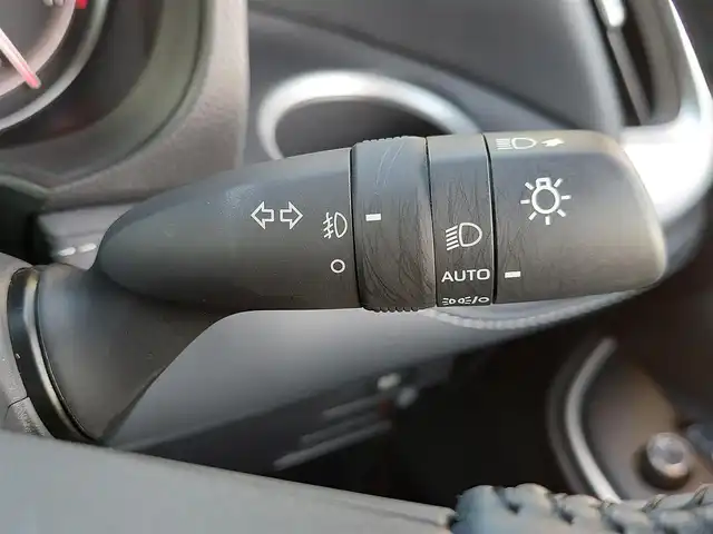 トヨタ ノア S－Z 東京都 2023(令5)年 1.5万km ホワイトパールクリスタルシャイン 純正10.5インチディスプレイオーディオ/快適利便パッケージ/CD/DVDデッキ/両側パワースライドドア/HDMIポート/ビルトインETC2.0/シートヒーター/ステアリングヒーター/トヨタセーフティセンス/プリクラッシュセーフティ/レーントレーシングアシスト/レーダークルーズコントロール/アダプティブハイビームシステム/ブラインドスポットモニター/クリアランスソナー
