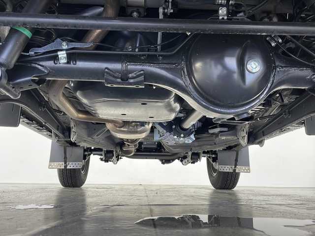スズキ ジムニー シエラ JC 長野県 2024(令6)年 0.5万km ブルーイッシュブラックパール3 4WD/社外メモリナビ&フルセグTV&CD&DVD&BT/クルーズコントロール/車線逸脱警報/衝突軽減ブレーキ/後方コーナーセンサー/アイドリングストップ/前席シートヒーター/ステアリングスイッチ/ビルトインETC/LEDヘッドライト/オートライト/オートマチックハイビーム/フロントフォグランプ/電動格納ミラー/ウィンカーミラー/ドアミラーヒーター/純正15インチAW装着/社外フロアマット/社外ルーフキャリア/背面タイヤ/プッシュスタート/スマートキー