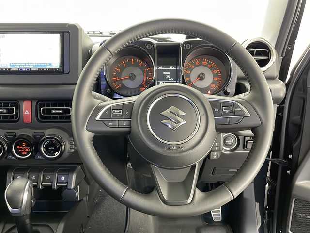 スズキ ジムニー シエラ JC 長野県 2024(令6)年 0.5万km ブルーイッシュブラックパール3 4WD/社外メモリナビ&フルセグTV&CD&DVD&BT/クルーズコントロール/車線逸脱警報/衝突軽減ブレーキ/後方コーナーセンサー/アイドリングストップ/前席シートヒーター/ステアリングスイッチ/ビルトインETC/LEDヘッドライト/オートライト/オートマチックハイビーム/フロントフォグランプ/電動格納ミラー/ウィンカーミラー/ドアミラーヒーター/純正15インチAW装着/社外フロアマット/社外ルーフキャリア/背面タイヤ/プッシュスタート/スマートキー