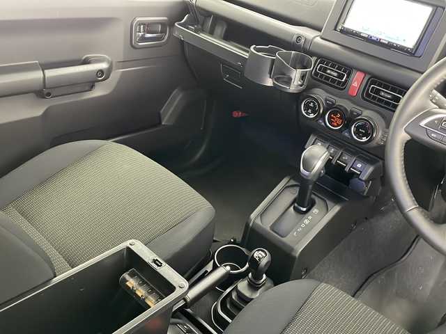 スズキ ジムニー シエラ JC 長野県 2024(令6)年 0.5万km ブルーイッシュブラックパール3 4WD/社外メモリナビ&フルセグTV&CD&DVD&BT/クルーズコントロール/車線逸脱警報/衝突軽減ブレーキ/後方コーナーセンサー/アイドリングストップ/前席シートヒーター/ステアリングスイッチ/ビルトインETC/LEDヘッドライト/オートライト/オートマチックハイビーム/フロントフォグランプ/電動格納ミラー/ウィンカーミラー/ドアミラーヒーター/純正15インチAW装着/社外フロアマット/社外ルーフキャリア/背面タイヤ/プッシュスタート/スマートキー