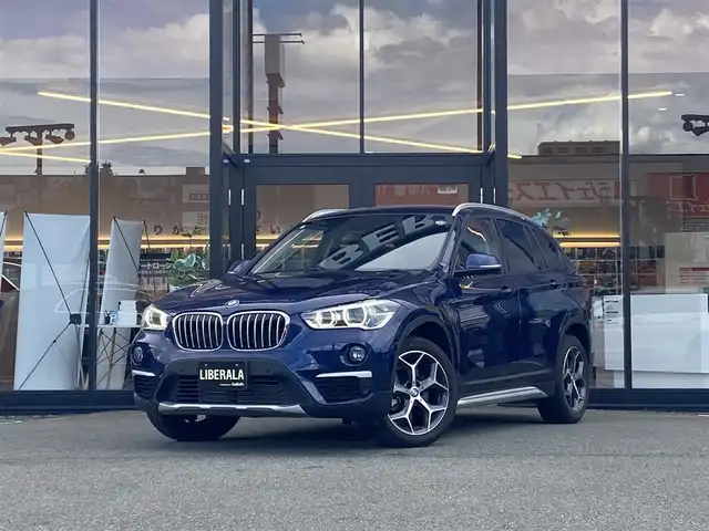 ＢＭＷ Ｘ１ xDrive 18d xライン 福岡県 2018(平30)年 2万km 青 ・純正HDDナビ/USB/Bluetooth/CD/DVD/・バックカメラ/・ハーフレザーシート/シートヒーター/・ドライブレコーダー/・ETC/・純正18AW/・プッシュスタート/・パーキングアシスト/・アイドリングストップ/・スマートキー/・スペアキー/・オートライト/・LEDライト/・保証書/・取扱説明書