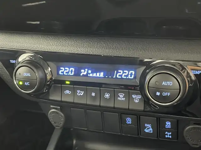 トヨタ ハイラックス Z 埼玉県 2021(令3)年 4.7万km アティチュードブラックマイカ 純正ナビ　バックカメラ　プリクラッシュセーフティシステム　レーダークルーズコントロール　オートライト　純正アルミホイール　コーナーセンサー　スマートキー　ＬＥＤヘッドライト　地デジフルセグ