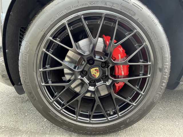 ポルシェ マカン GTS 大阪府 2017(平29)年 6.4万km ブラック 純正ナビ/（ＢＴ／ＣＤ）/レザーシート/パワーシート/電動リアゲート/前後ドライブレコーダー/レーダー探知機/バックカメラ/前後コーナーセンサー/クルーズコントロール/アイドリングストップ/パドルシフト/レーンキープアシスト/ＥＴＣ/純正フロアマット/純正アルミホイール20インチ/スペアキー