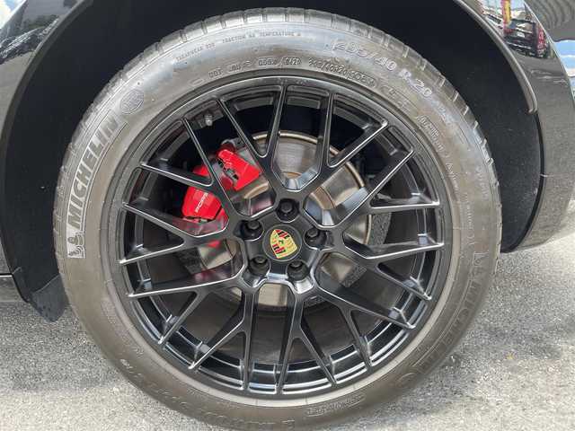 ポルシェ マカン GTS 大阪府 2017(平29)年 6.4万km ブラック 純正ナビ/（ＢＴ／ＣＤ）/レザーシート/パワーシート/電動リアゲート/前後ドライブレコーダー/レーダー探知機/バックカメラ/前後コーナーセンサー/クルーズコントロール/アイドリングストップ/パドルシフト/レーンキープアシスト/ＥＴＣ/純正フロアマット/純正アルミホイール20インチ/スペアキー