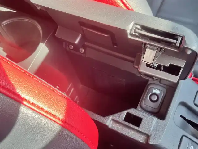 トヨタ コペン GRスポーツ 島根県 2022(令4)年 4.7万km パールホワイトⅢ 社外メモリナビ・フルセグＴＶ　/ＤＶＤ再生・Ｂｌｕｅｔｏｏｔｈ　/バックカメラ　/BBS16インチアルミホイール/革調シートカバー/パドルシフト　/シートヒーター　/盗難防止装置　/アイドリングストップ　/純正LEDライト　/純正フォグランプ/オートライト/純正フロアマット　