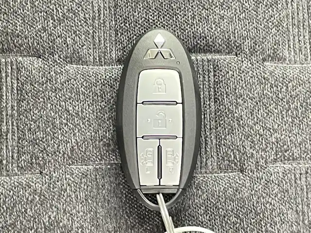 三菱 デリカミニ T プレミアム 千葉県 2025(令7)年 0.1千km アメジストブラック/シルキーホワイト e-Assist/・衝突軽減ブレーキ/・車線逸脱警報/・車線逸脱防止支援/・先行車発進お知らせ/・ふらつき警報/純正9インチディスプレイオーディオ/全方位カメラ/デジタルインナーミラー/両側パワースライドドア/レーダークルーズコントロール/パドルシフト/ステアリングヒーター/LEDオートライト/前席シートヒーター/ステアリングスイッチ/革巻きステアリング/リヤサーキュレーター/プッシュスタート/スマートキー