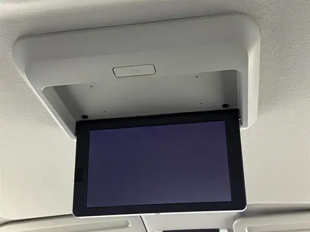 日産 セレナ ハイウェイスター Vセレクション 福岡県 2017(平29)年 4.9万km ブリリアントホワイトパール 後席モニター　/純正９型ナビ　/全方位カメラ　/両側電動スライドドア　/衝突軽減システム　/パーキングアシスト　/クルーズコントロール　/アイドリングストップ　/横滑り防止装置　/ドラレコ　/ＥＴＣ　/純正アルミホイール