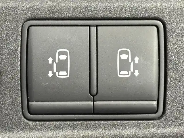 日産 セレナ ハイウェイスター Vセレクション 福岡県 2017(平29)年 4.9万km ブリリアントホワイトパール 後席モニター　/純正９型ナビ　/全方位カメラ　/両側電動スライドドア　/衝突軽減システム　/パーキングアシスト　/クルーズコントロール　/アイドリングストップ　/横滑り防止装置　/ドラレコ　/ＥＴＣ　/純正アルミホイール