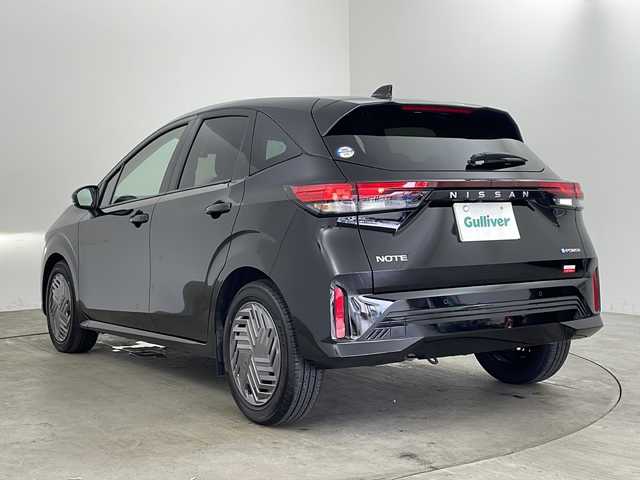 日産 ノート X 兵庫県 2024(令6)年 0.8万km スーパーブラック ・純正ディスプレイオーディオ/・Bluetooth/android Auto/Apple car play/HDMI/・バックカメラ/・プリクラッシュセーフティ/・車線逸脱警報システム/・横滑り防止装置/・クリアランスソナー/・インテリジェントエンジンブレーキ/・標識検知支援/・LEDオートライト/・前後ドライブレコーダー/・ビルトインETC/・スマートキー/・W＋サイドエアバッグ