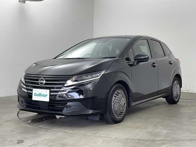 日産 ノート X 兵庫県 2024(令6)年 0.8万km スーパーブラック ・純正ディスプレイオーディオ/・Bluetooth/android Auto/Apple car play/HDMI/・バックカメラ/・プリクラッシュセーフティ/・車線逸脱警報システム/・横滑り防止装置/・クリアランスソナー/・インテリジェントエンジンブレーキ/・標識検知支援/・LEDオートライト/・前後ドライブレコーダー/・ビルトインETC/・スマートキー/・W＋サイドエアバッグ