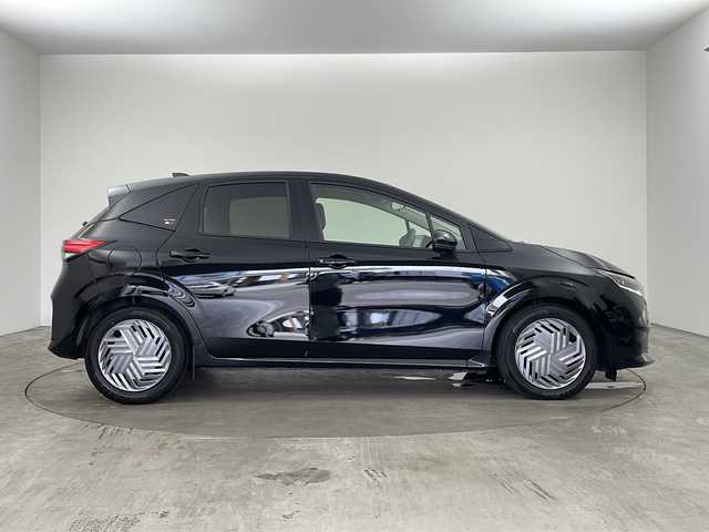 日産 ノート X 兵庫県 2024(令6)年 0.8万km スーパーブラック ・純正ディスプレイオーディオ/・Bluetooth/android Auto/Apple car play/HDMI/・バックカメラ/・プリクラッシュセーフティ/・車線逸脱警報システム/・横滑り防止装置/・クリアランスソナー/・インテリジェントエンジンブレーキ/・標識検知支援/・LEDオートライト/・前後ドライブレコーダー/・ビルトインETC/・スマートキー/・W＋サイドエアバッグ