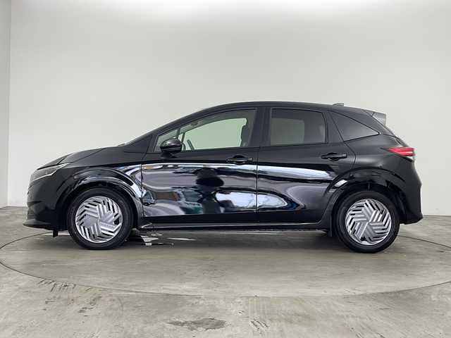日産 ノート X 兵庫県 2024(令6)年 0.8万km スーパーブラック ・純正ディスプレイオーディオ/・Bluetooth/android Auto/Apple car play/HDMI/・バックカメラ/・プリクラッシュセーフティ/・車線逸脱警報システム/・横滑り防止装置/・クリアランスソナー/・インテリジェントエンジンブレーキ/・標識検知支援/・LEDオートライト/・前後ドライブレコーダー/・ビルトインETC/・スマートキー/・W＋サイドエアバッグ