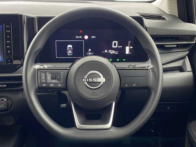 日産 ノート X 兵庫県 2024(令6)年 0.8万km スーパーブラック ・純正ディスプレイオーディオ/・Bluetooth/android Auto/Apple car play/HDMI/・バックカメラ/・プリクラッシュセーフティ/・車線逸脱警報システム/・横滑り防止装置/・クリアランスソナー/・インテリジェントエンジンブレーキ/・標識検知支援/・LEDオートライト/・前後ドライブレコーダー/・ビルトインETC/・スマートキー/・W＋サイドエアバッグ