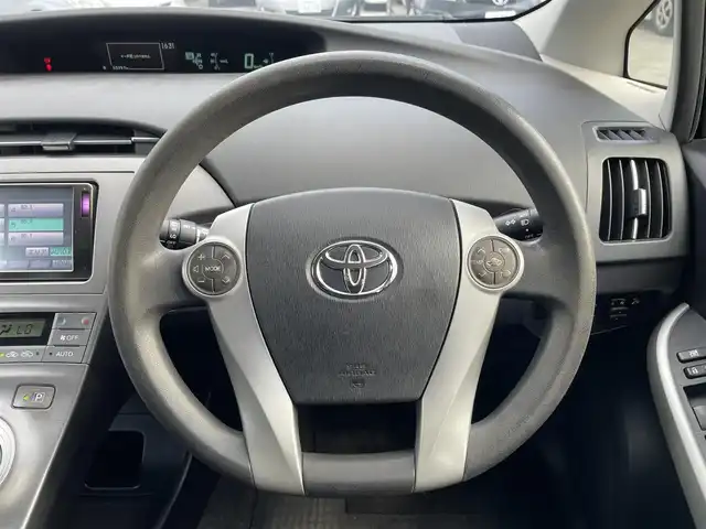 トヨタ プリウス S ツーリングセレクション 沖縄県 2013(平25)年 5.4万km ブラック (株)IDOMが運営する【じしゃロンコザ店】の自社ローン専用車両になりますこちらは現金またはオートローンご利用時の価格です。自社ローンご希望の方は別途その旨お申付け下さい/・本土仕入/・純正ナビ/・Bluetooth接続/・TV/・バックカメラ/・ETC/・スマートキー/・プッシュスタート/・純正フロアマット/・純正アルミホイール/・オートライト