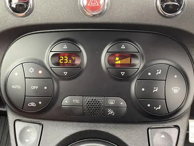 アバルト ５９５ コンペティツィオーネ 熊本県 2016(平28)年 4.8万km 黒 禁煙車　/ターボ　/純正オーディオ（ＣＤ・ＡＭ・ＦＭ）/ＥＴＣ　/パドルシフト　/横滑り防止　/パワーステアリング　/パワーウィンドウ　/ハーフレザーシート　/純正フロアマット　/純正１７インチＡＷ/リモコンキー/保証書　/取扱説明書