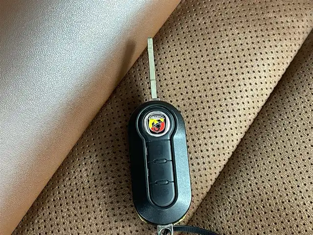 アバルト ５９５ コンペティツィオーネ 熊本県 2016(平28)年 4.8万km 黒 禁煙車　/ターボ　/純正オーディオ（ＣＤ・ＡＭ・ＦＭ）/ＥＴＣ　/パドルシフト　/横滑り防止　/パワーステアリング　/パワーウィンドウ　/ハーフレザーシート　/純正フロアマット　/純正１７インチＡＷ/リモコンキー/保証書　/取扱説明書