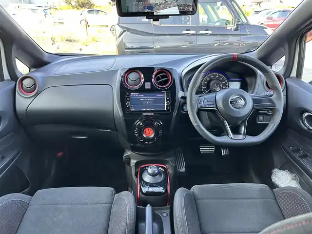 日産 ノート e－パワー ニスモ 宮城県 2018(平30)年 5.7万km ブリリアントホワイトパール インテリジェントアラウンドビューモニターセット/・踏み間違い衝突防止アシスト/・コーナーセンサー/・インテリジェントアラウンドビューモニター/・スマートルームミラー/・ドアミラーヒーター/LEDヘッドランプ/＝＝＝/インテリジェントエマージェンシーブレーキ/車線逸脱警報/純正ナビ（MM317D-W）/・CD/DVD/・Bluetooth/・フルセグTV/ETC/ドライブレコーダー/革巻きステアリング/ステアリングスイッチ/フォグランプ/オートライト/ハイビームアシスト/スマートキー＆プッシュスタート/電動格納ミラー/純正16インチAW/純正フロアマット/純正ドアバイザー/Wエアバッグ