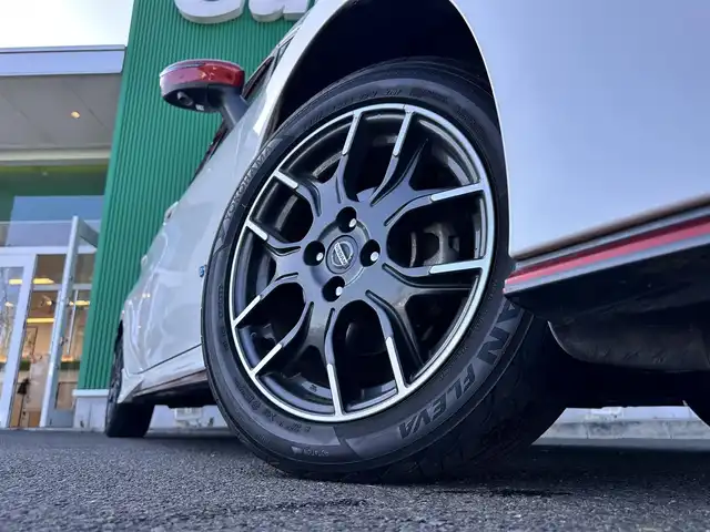 日産 ノート e－パワー ニスモ 宮城県 2018(平30)年 5.7万km ブリリアントホワイトパール インテリジェントアラウンドビューモニターセット/・踏み間違い衝突防止アシスト/・コーナーセンサー/・インテリジェントアラウンドビューモニター/・スマートルームミラー/・ドアミラーヒーター/LEDヘッドランプ/＝＝＝/インテリジェントエマージェンシーブレーキ/車線逸脱警報/純正ナビ（MM317D-W）/・CD/DVD/・Bluetooth/・フルセグTV/ETC/ドライブレコーダー/革巻きステアリング/ステアリングスイッチ/フォグランプ/オートライト/ハイビームアシスト/スマートキー＆プッシュスタート/電動格納ミラー/純正16インチAW/純正フロアマット/純正ドアバイザー/Wエアバッグ