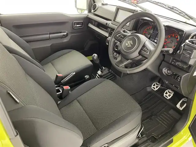 スズキ ジムニー XC 滋賀県 2025(令7)年 0.1万km キネティックイエロー 社外ディスプレイオーディオ/Bluetooth/AppleCarPlay/AndroidAuto/５MT/パートタイム4WD/LED/AHB/レーンキープ/クルーズコントロール/コーナーセンサー/D/Nシートヒーター/HDC/社外フロアマット/プッシュスタート/スマートキー/ステアリングリモコン/ビルトインETC