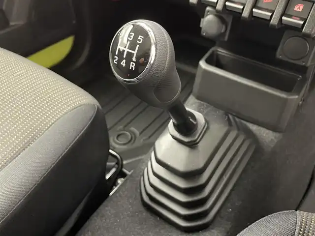 スズキ ジムニー XC 滋賀県 2025(令7)年 0.1万km キネティックイエロー 社外ディスプレイオーディオ/Bluetooth/AppleCarPlay/AndroidAuto/５MT/パートタイム4WD/LED/AHB/レーンキープ/クルーズコントロール/コーナーセンサー/D/Nシートヒーター/HDC/社外フロアマット/プッシュスタート/スマートキー/ステアリングリモコン/ビルトインETC