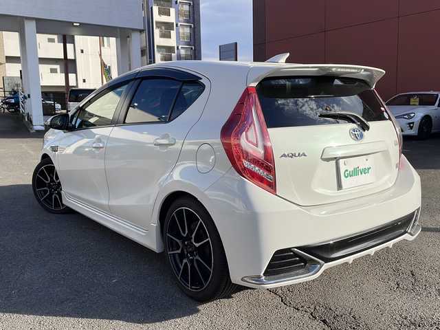 トヨタ アクア G G’s 宮崎県 2014(平26)年 9.2万km ライムホワイトパールクリスタルシャイン 純正ＳＤナビ(NSZT-W62G)/(BT/DTV/CD/DVD/AM/FM)/バックカメラ　/オートライト　/純正ＥＴＣ　/純正アルミホイール　/純正フロアマット　/電動格納ミラー　/ハーフレザーシート　/プッシュボタン　/スマートキー