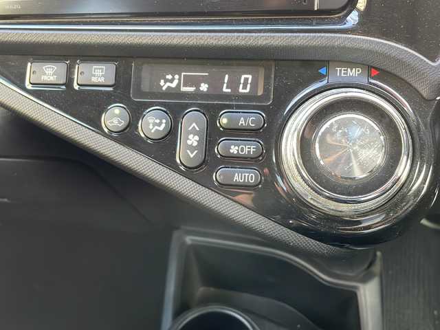 トヨタ アクア G G’s 宮崎県 2014(平26)年 9.2万km ライムホワイトパールクリスタルシャイン 純正ＳＤナビ(NSZT-W62G)/(BT/DTV/CD/DVD/AM/FM)/バックカメラ　/オートライト　/純正ＥＴＣ　/純正アルミホイール　/純正フロアマット　/電動格納ミラー　/ハーフレザーシート　/プッシュボタン　/スマートキー