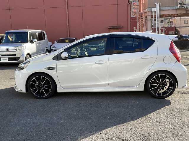 トヨタ アクア G G’s 宮崎県 2014(平26)年 9.2万km ライムホワイトパールクリスタルシャイン 純正ＳＤナビ(NSZT-W62G)/(BT/DTV/CD/DVD/AM/FM)/バックカメラ　/オートライト　/純正ＥＴＣ　/純正アルミホイール　/純正フロアマット　/電動格納ミラー　/ハーフレザーシート　/プッシュボタン　/スマートキー