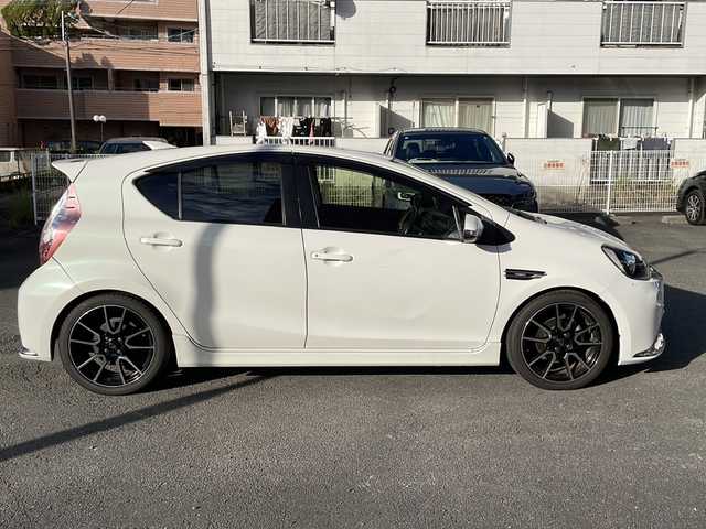 トヨタ アクア G G’s 宮崎県 2014(平26)年 9.2万km ライムホワイトパールクリスタルシャイン 純正ＳＤナビ(NSZT-W62G)/(BT/DTV/CD/DVD/AM/FM)/バックカメラ　/オートライト　/純正ＥＴＣ　/純正アルミホイール　/純正フロアマット　/電動格納ミラー　/ハーフレザーシート　/プッシュボタン　/スマートキー