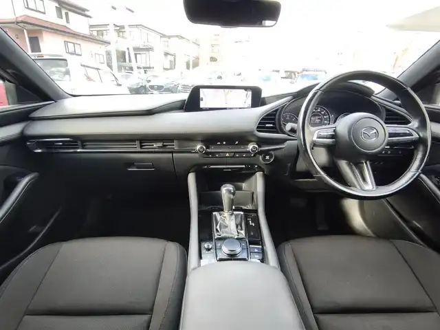 マツダ マツダ３ファストバック XD プロアクティブ ツーリングS 熊本県 2019(令1)年 9.8万km ポリメタルグレーM 純正ナビ/【フルセグTV/Bluetooth/CD/DVD】/バックカメラ/レーダークルーズコントロール/スマートブレーキサポート/ドライバーアテンションアラート/車線逸脱警報システム/レーンキープアシストシステム/ディスタンス＆スピードアラート/ブラインドスポットモニタリング/コーナーセンサー/ロードサインアシスト/ブレーキホールド/D席パワーシート/前席シートヒーター/オートLEDライト/オートハイビーム/社外18インチAW/革巻きステアリング/ステアリングスイッチ/ステアリングヒーター/ウィンカーミラー/アイドリングストップ/純正フロアマット/横滑り防止装置/保証書/取扱説明書/スペアキー