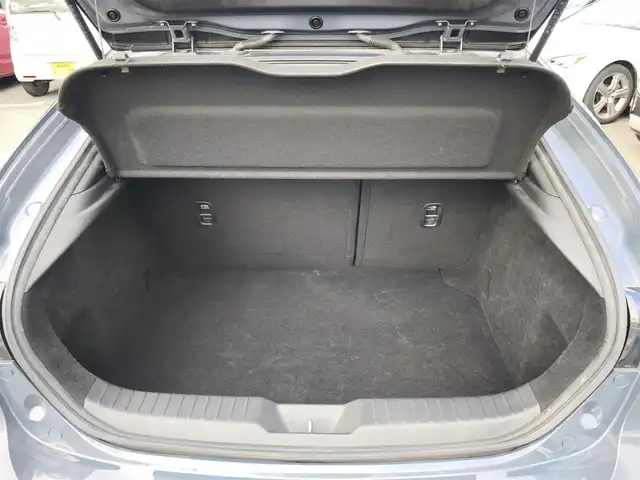 マツダ マツダ３ファストバック XD プロアクティブ ツーリングS 熊本県 2019(令1)年 9.8万km ポリメタルグレーM 純正ナビ/【フルセグTV/Bluetooth/CD/DVD】/バックカメラ/レーダークルーズコントロール/スマートブレーキサポート/ドライバーアテンションアラート/車線逸脱警報システム/レーンキープアシストシステム/ディスタンス＆スピードアラート/ブラインドスポットモニタリング/コーナーセンサー/ロードサインアシスト/ブレーキホールド/D席パワーシート/前席シートヒーター/オートLEDライト/オートハイビーム/社外18インチAW/革巻きステアリング/ステアリングスイッチ/ステアリングヒーター/ウィンカーミラー/アイドリングストップ/純正フロアマット/横滑り防止装置/保証書/取扱説明書/スペアキー