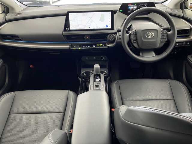 トヨタ プリウス Z 兵庫県 2023(令5)年 1.6万km アティチュードブラックマイカ ・純正ナビ（TV/USB/BT/MiraCast)/・パノラミックビューモニター/・ビルトインETC2.0/・モデリスタエアロ/・社外車高調/・トヨタセーフティセンス/・トヨタチームメイト/・アドバンスドパーク/・レーンディパーチャーアラート/・ブラインドスポットモニター/・プリクラッシュセーフティ/・プロアクティブドライビングアシスト/・後方車両接近告知/・パーキングサポートブレーキ/・安心降車アシスト/・周辺車両接近サポート/・ロードサインアシスト/・レーダークルーズコントロール/・レーンチェンジアシスト/・フロントクロストラフィックアラート/・オートマチックハイビーム/・クリアランスソナー/・パワーバックドア/・ワイヤレス充電/・レザーシート/・前席パワーシート/・前席シートヒーター/・前席エアシート/・ステアリングヒーター/・ドアミラーヒーター/・nanoeX/・AC１００V電源