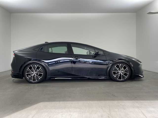 トヨタ プリウス Z 兵庫県 2023(令5)年 1.6万km アティチュードブラックマイカ ・純正ナビ（TV/USB/BT/MiraCast)/・パノラミックビューモニター/・ビルトインETC2.0/・モデリスタエアロ/・社外車高調/・トヨタセーフティセンス/・トヨタチームメイト/・アドバンスドパーク/・レーンディパーチャーアラート/・ブラインドスポットモニター/・プリクラッシュセーフティ/・プロアクティブドライビングアシスト/・後方車両接近告知/・パーキングサポートブレーキ/・安心降車アシスト/・周辺車両接近サポート/・ロードサインアシスト/・レーダークルーズコントロール/・レーンチェンジアシスト/・フロントクロストラフィックアラート/・オートマチックハイビーム/・クリアランスソナー/・パワーバックドア/・ワイヤレス充電/・レザーシート/・前席パワーシート/・前席シートヒーター/・前席エアシート/・ステアリングヒーター/・ドアミラーヒーター/・nanoeX/・AC１００V電源