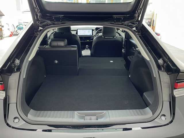 トヨタ プリウス Z 兵庫県 2023(令5)年 1.6万km アティチュードブラックマイカ ・純正ナビ（TV/USB/BT/MiraCast)/・パノラミックビューモニター/・ビルトインETC2.0/・モデリスタエアロ/・社外車高調/・トヨタセーフティセンス/・トヨタチームメイト/・アドバンスドパーク/・レーンディパーチャーアラート/・ブラインドスポットモニター/・プリクラッシュセーフティ/・プロアクティブドライビングアシスト/・後方車両接近告知/・パーキングサポートブレーキ/・安心降車アシスト/・周辺車両接近サポート/・ロードサインアシスト/・レーダークルーズコントロール/・レーンチェンジアシスト/・フロントクロストラフィックアラート/・オートマチックハイビーム/・クリアランスソナー/・パワーバックドア/・ワイヤレス充電/・レザーシート/・前席パワーシート/・前席シートヒーター/・前席エアシート/・ステアリングヒーター/・ドアミラーヒーター/・nanoeX/・AC１００V電源